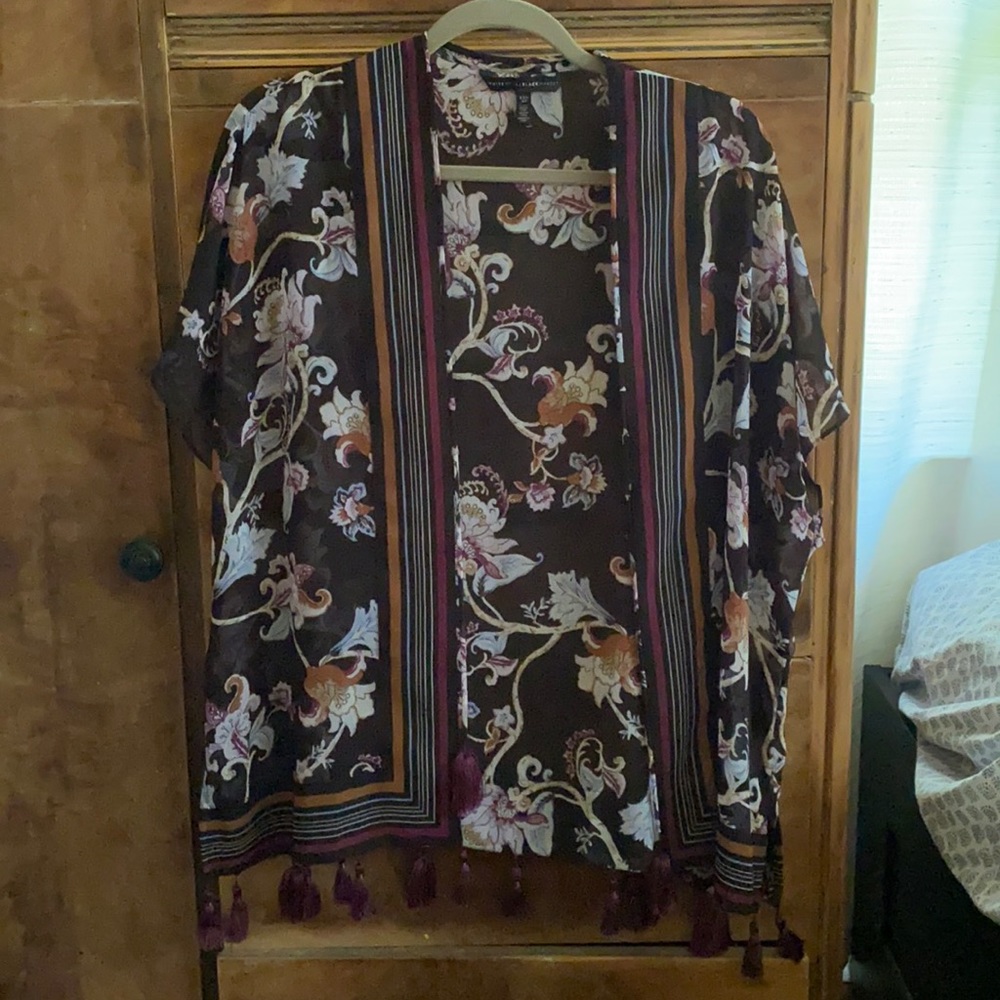 White House Black Market Floral Kimono!